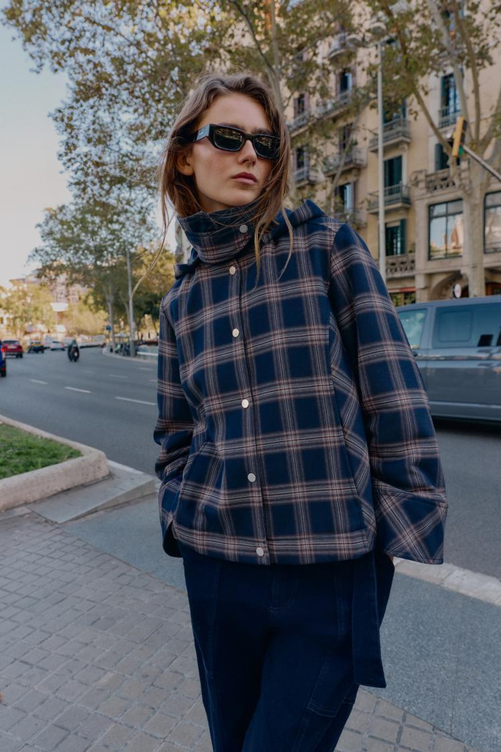 ZARA СТЕГАНАЯ КУРТКА В КЛЕТКУ С КАПЮШОНОМ, КРАСНЫЙ/ТЕМНО-СИНИЙ