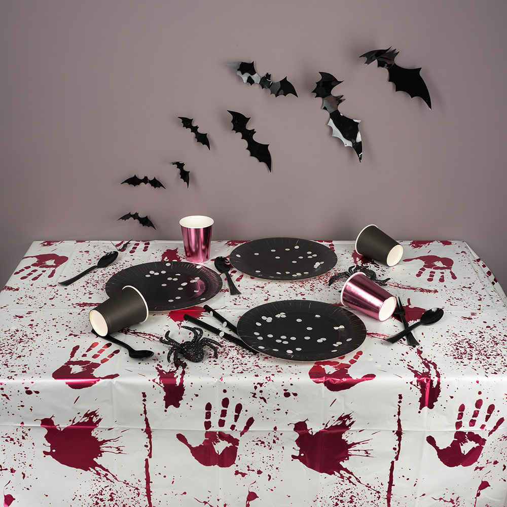 Скатерть "Кровавые руки" 130х180 см