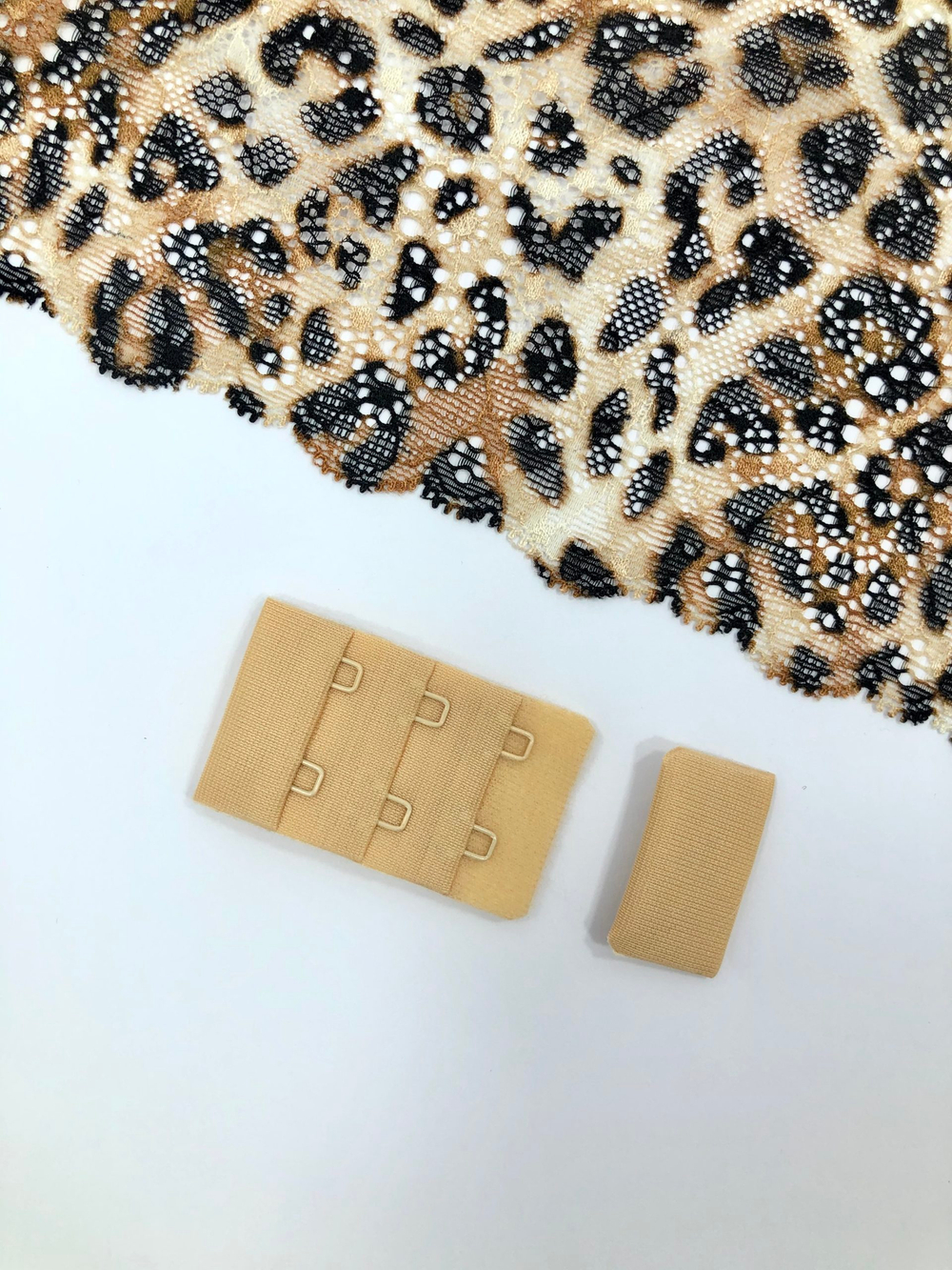 Застежка для бюстгальтера телесная с крючками 2х3