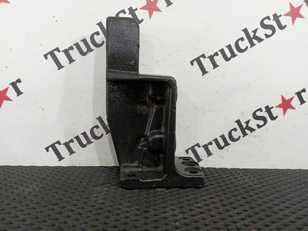 Кронштейн бампера переднего левый 2016г.