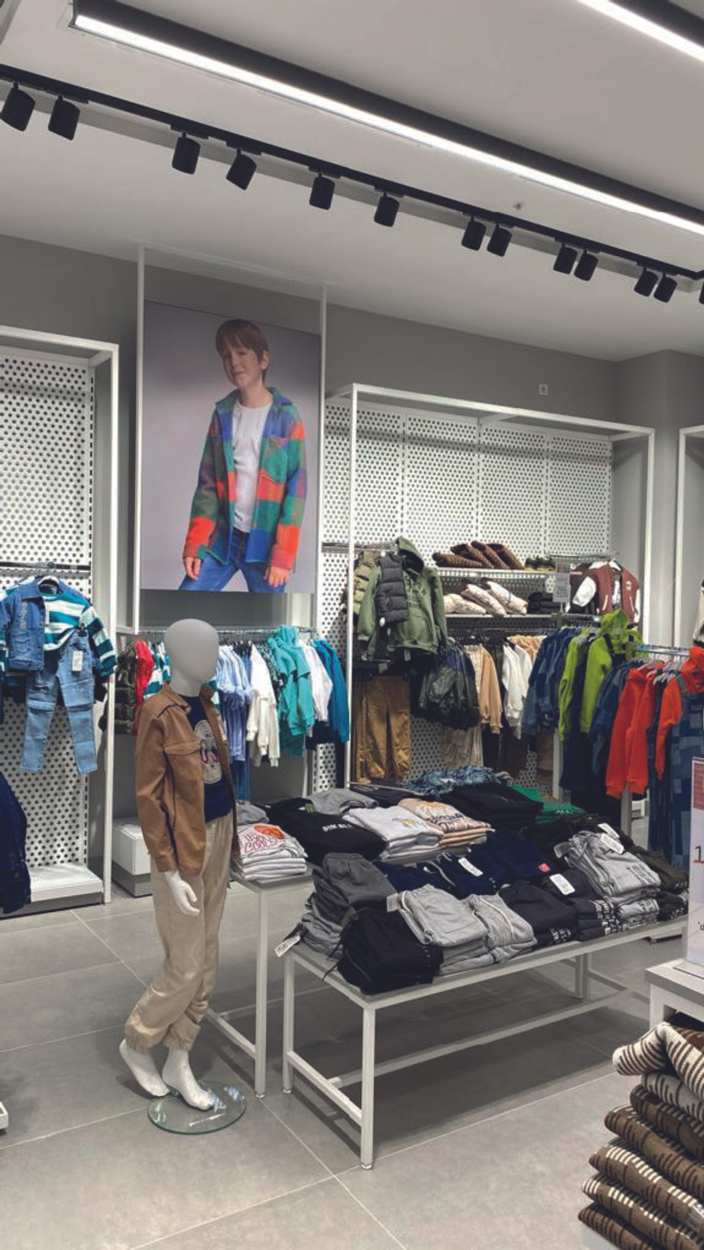 Мебель для общественных зданий — надёжные решения для больших потоков людей