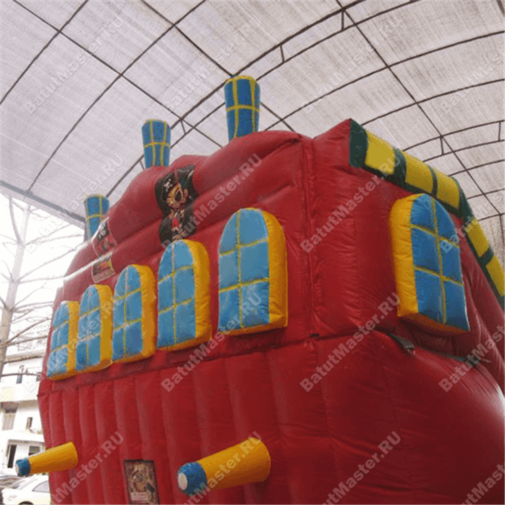 Большой надувной батут-горка "Корабль флибустьеров" 14*6*6 м