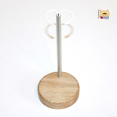 Подставка для куклы из дуба (диаметр основания 7,5см)