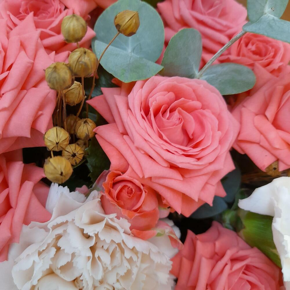 Авторский букет "Коралловый рассвет"