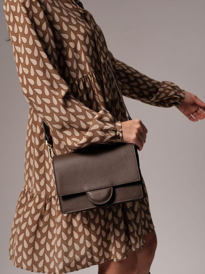 Сумка кожаная через плечо темно-коричневая