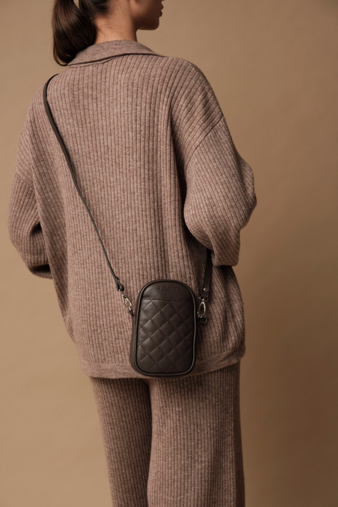 Сумка кожаная на плечо кросс-боди темно-коричневая