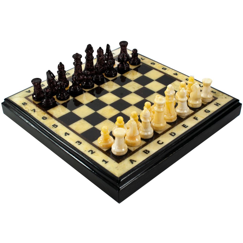 Янтарные шахматы &quot;Молоко и чёрные&quot; и доска-ларец 25 на 25 см