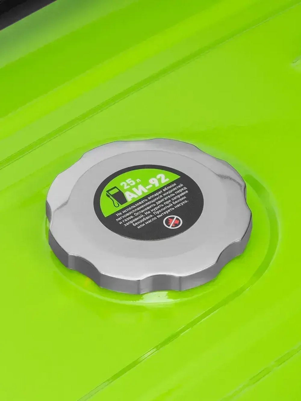 Генератор бензиновый СИБРТЕХ БС-8000Э, 6.6 кВт мощность и 420 см3 объем двигателя, 25 л объем топливного бака, ручной и электростартер, блок AVR, 3 розетки и датчик уровня масла, 94549