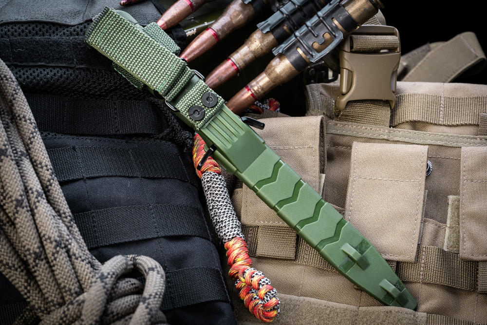Нож Kizlyar Supreme VECTOR Sleipner SW OKH PS (StoneWash, Oliva Kraton Handle, Polyamide Sheath)