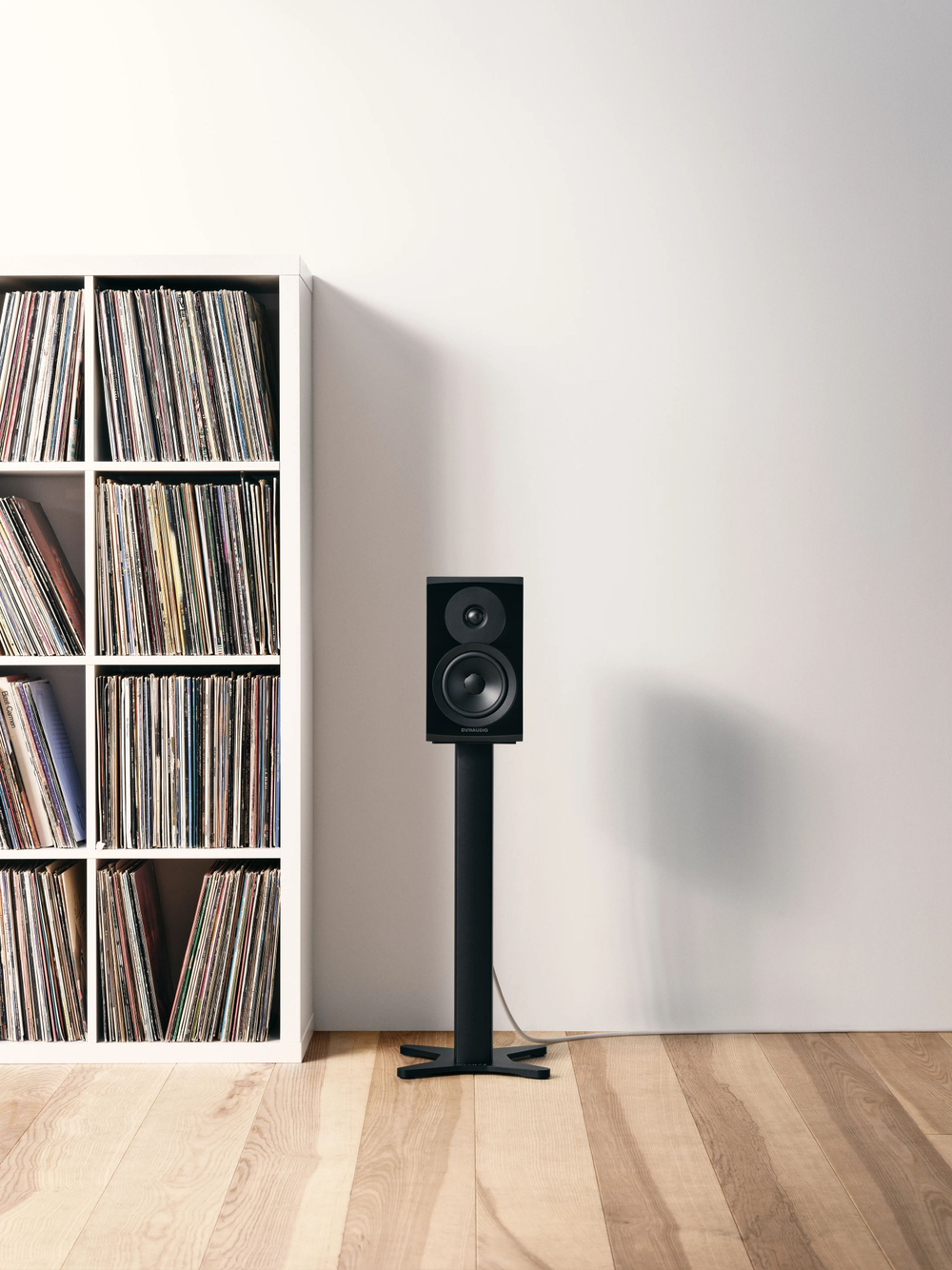 Полочная акустика Dynaudio Emit 10