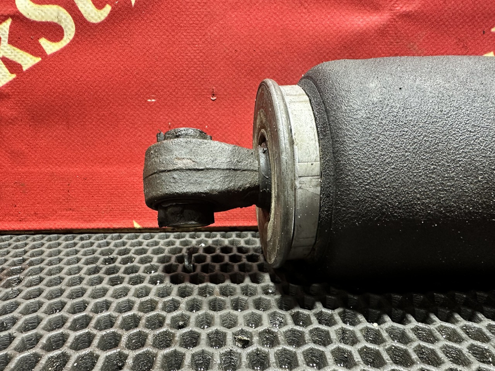 Подушка кабины задняя