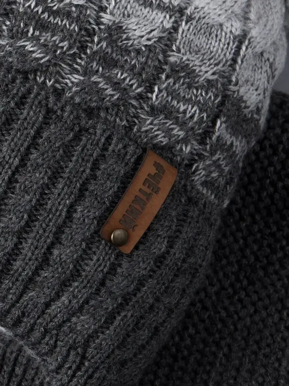 Шапка вязаная для мальчика на завязках и снуд