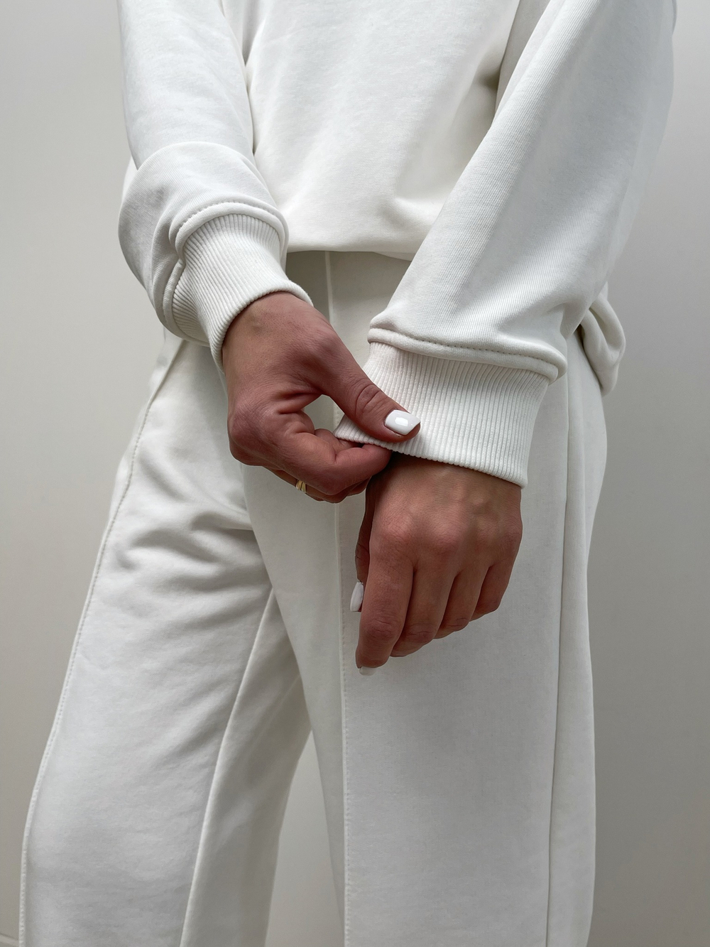 Костюм с разрезами на рукавах 2