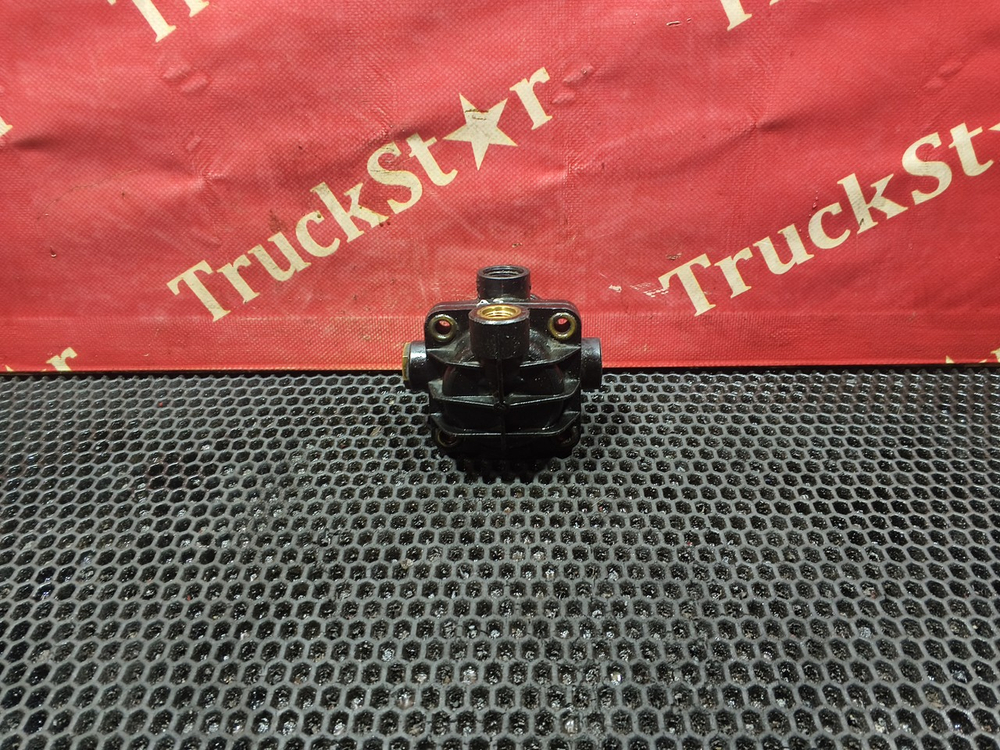 Клапан ускорительный