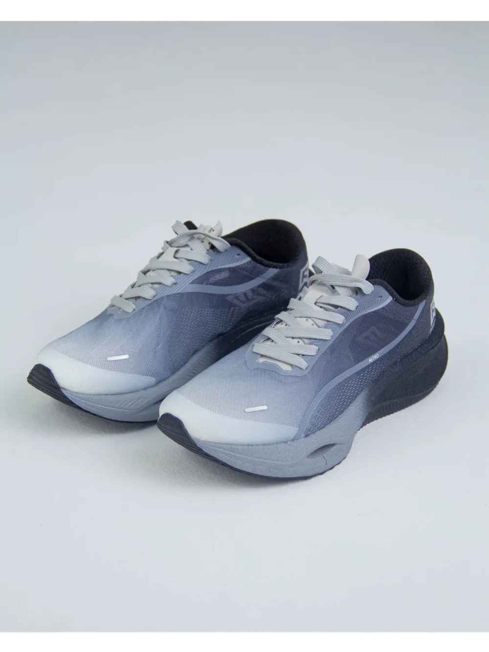 Беговые кроссовки тканевые с двойной амортизацией