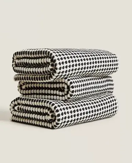 ZARA HOME ПОЛОТЕНЦЕ ИЗ ХЛОПКА С РЕЛЬЕФНЫМ УЗОРОМ, ЧЕРНЫЙ