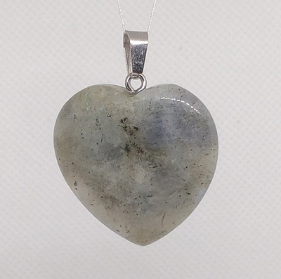 Кулон из лабрадорита в форме сердца