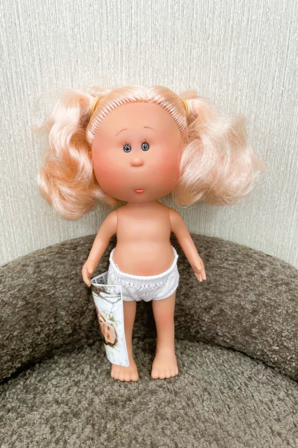 УЦЕНКА Кукла Nines виниловая 23см Little Mia без одежды (3199W26A-1)