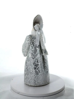 Кукла коллекционная Снегурочка в кокошнике и с муфтой