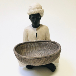 Человек в тюрбане с чашей