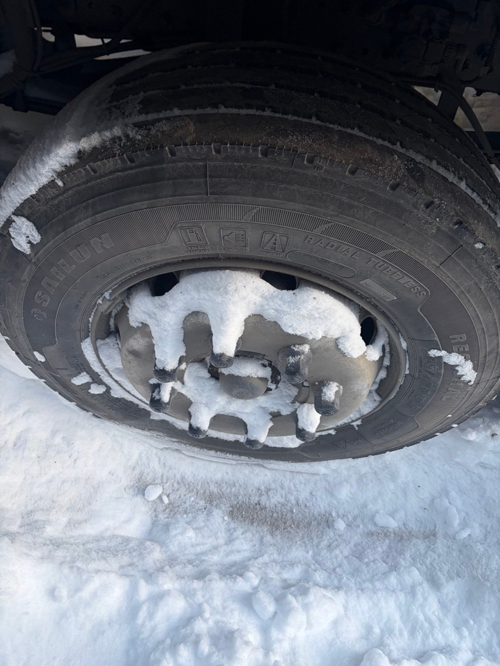 Foton AUMAN 4x2 Бортовой (Евроборт) 38786-51 (Евроборт, Дизельный, 4.5 л, 209 л.с. МТ)