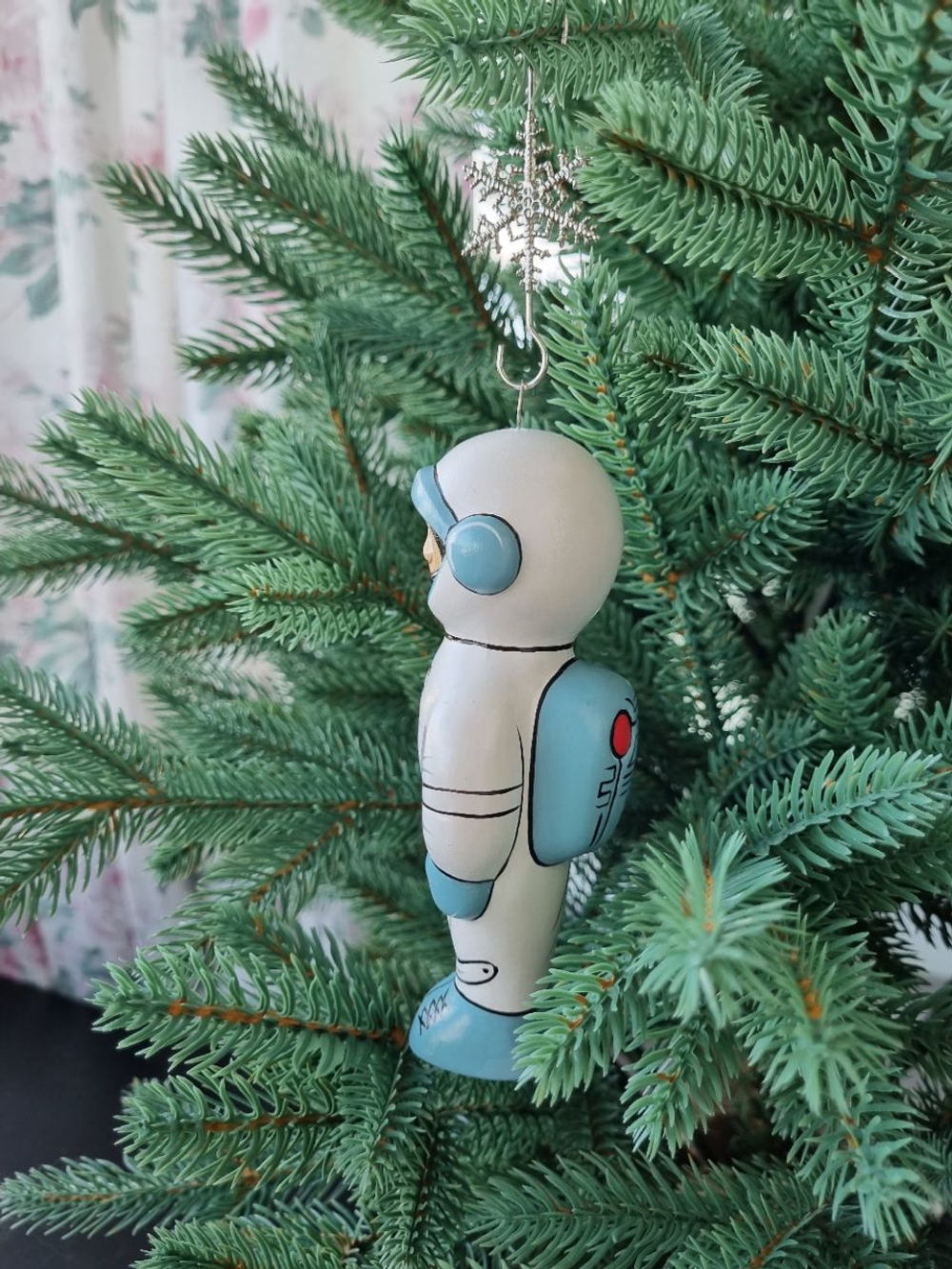 Космонавт фарфоровая игрушка