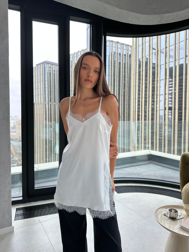 Блуза-топ из шелка с кружевом молочная