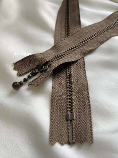 Молния YKK Молния металлическая, однозамковая неразъемная тип 3 темная латунь коричневый 563