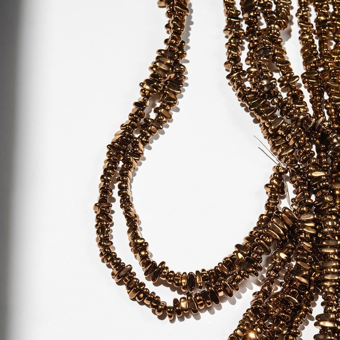 Гематин (гематит), оттенок "Медь", тонкий фриформ 6-8*2,5мм