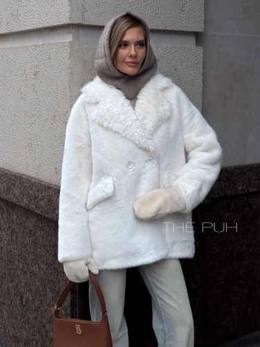 Белая шуба из эко-меха с английским воротником