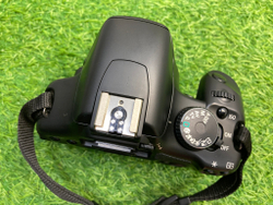Canon 450D kit 18-55mm 3.5-5.6 IS 7.500 кадров