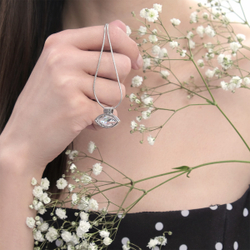 "Делона" кулон в родиевом покрытии из коллекции "Элеганс" от Jenavi с замком карабин