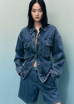 Джинсовые бермуды со средней посадкой и защипами