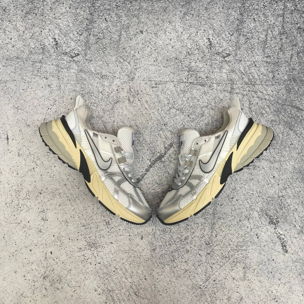 Кроссовки Nike V2k Run silver/beige
