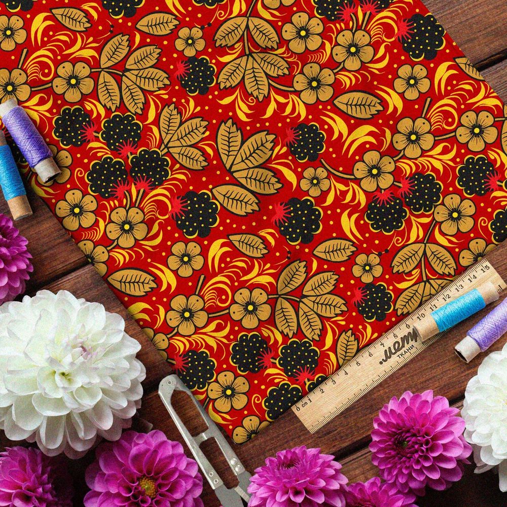 Ткань шифон хохлома с цветами и ягодами на красном ковре