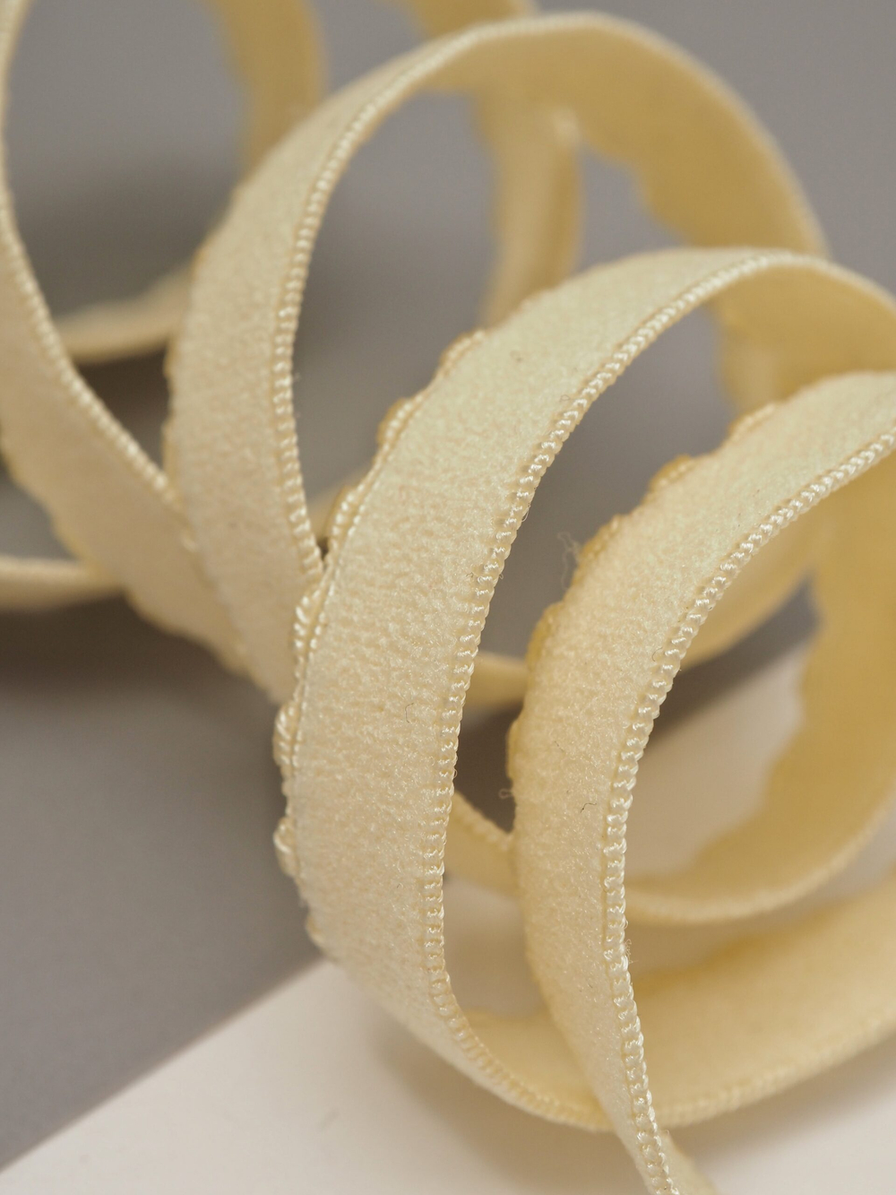 Резинка отделочная сливочное масло ажурная ширина 10 мм с учетом фестона