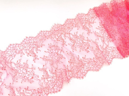 Кружево шантильи, с ресничками, нежно-розовое с коралловой кордовой нитью, 23см, купон, SK-3322