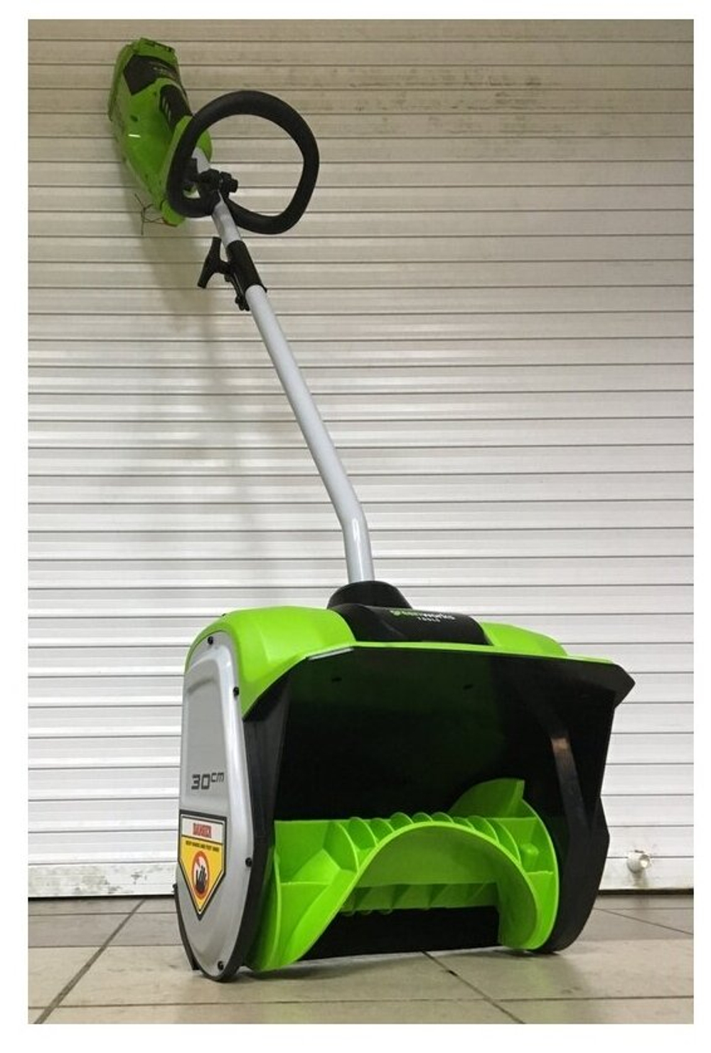 Снегоуборщик-снеголопата GREENWORKS GD40SS 40В,б/щ,30 см,1хАКБ 4 А.ч и ЗУ (2600807///)