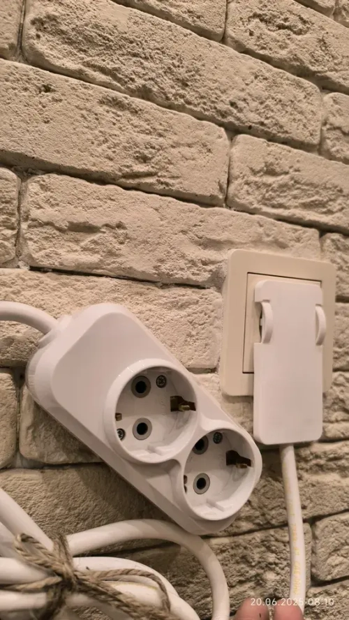 Удлинитель электрический 2 розетки 1,5 Метра с плоской потайной вилкой невидимкой (за шкаф)
