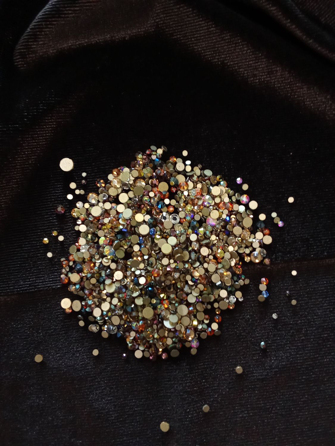 Стеклянные стразы  (размер микс) 1140шт, цвет микс