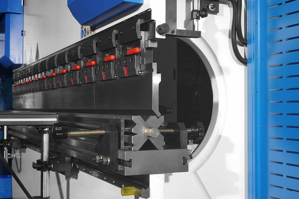 Листогибочные гидравлические прессы с ЧПУ контроллером MetalTec TP10S HBM 160/3200C