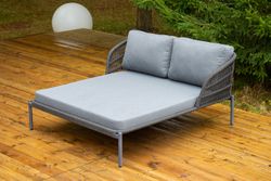 "Позитано" лежак плетеный из роупа, каркас алюминий темно-серый (RAL7024) муар, роуп темно-серый круглый, ткань темно-серая 027