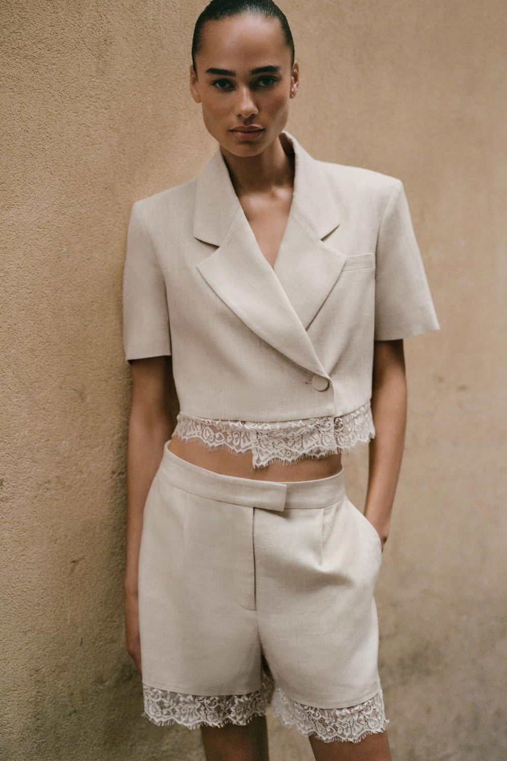 ZARA КОРОТКИЙ БЛЕЙЗЕР С КРУЖЕВОМ, СВЕТЛО-БЕЖЕВЫЙ