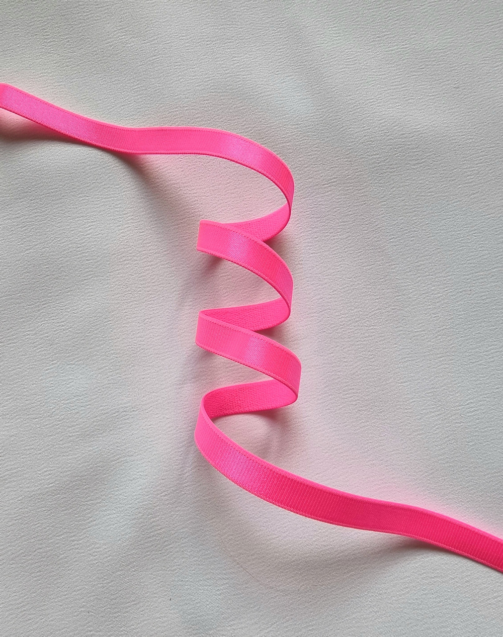 Бретель ярко-розовая 10 мм