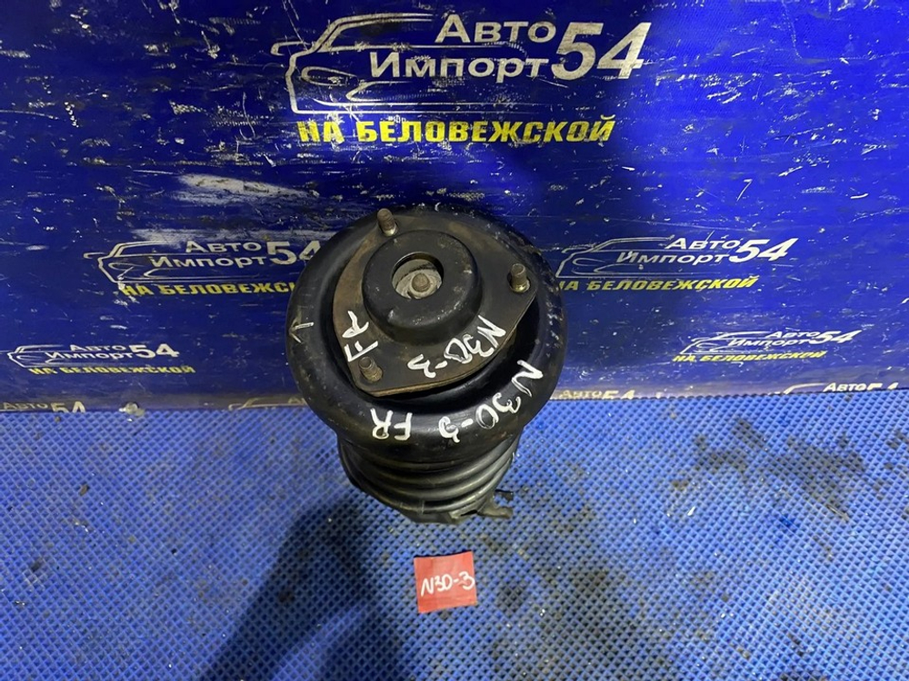 Стойка передняя правая NISSAN R'NESSA 2000