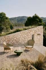 Кресло Olbia с высокой спинкой из искусственного ротанга и массива тика