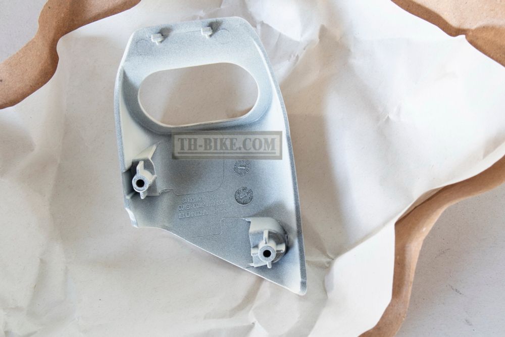 81135-KZV-T00ZH. COVER, COMB&LOCK/Y214P.