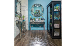 Консоль серебряная Garda Decor KFC651 в интерьере