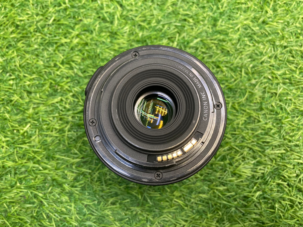 Canon 1100D kit 18-55mm 3.5-5.6 III 35.500 кадров