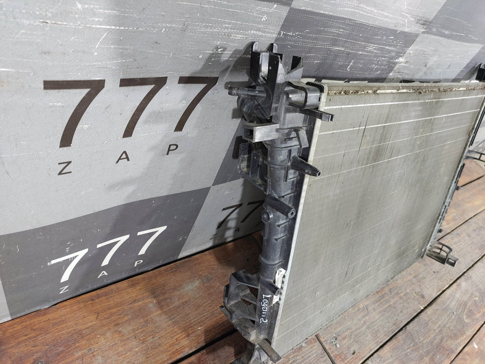 Радиатор двигателя Renault Logan 2 Б/У Оригинал 214105731R